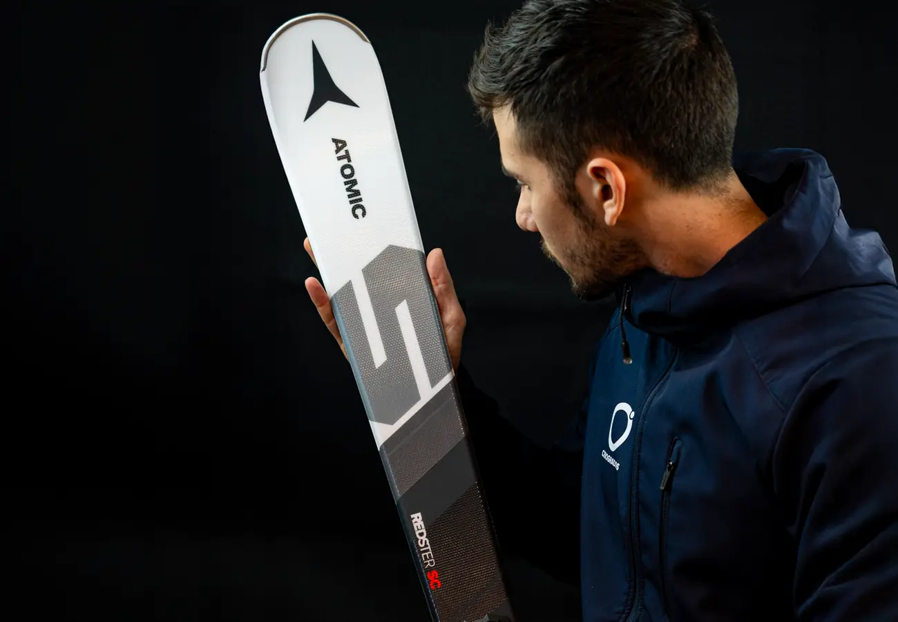 Imagen esquíes gama intermedia redster sc