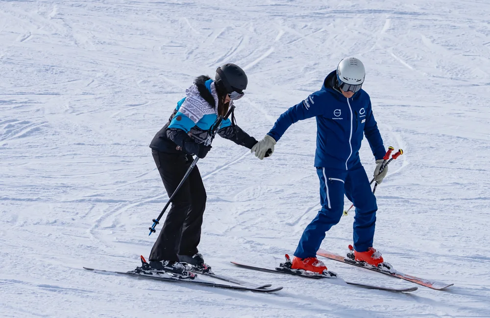 Clase privada de esquí con instructora CEROGRADOS en Sierra Nevada, Baqueira y Bariloche